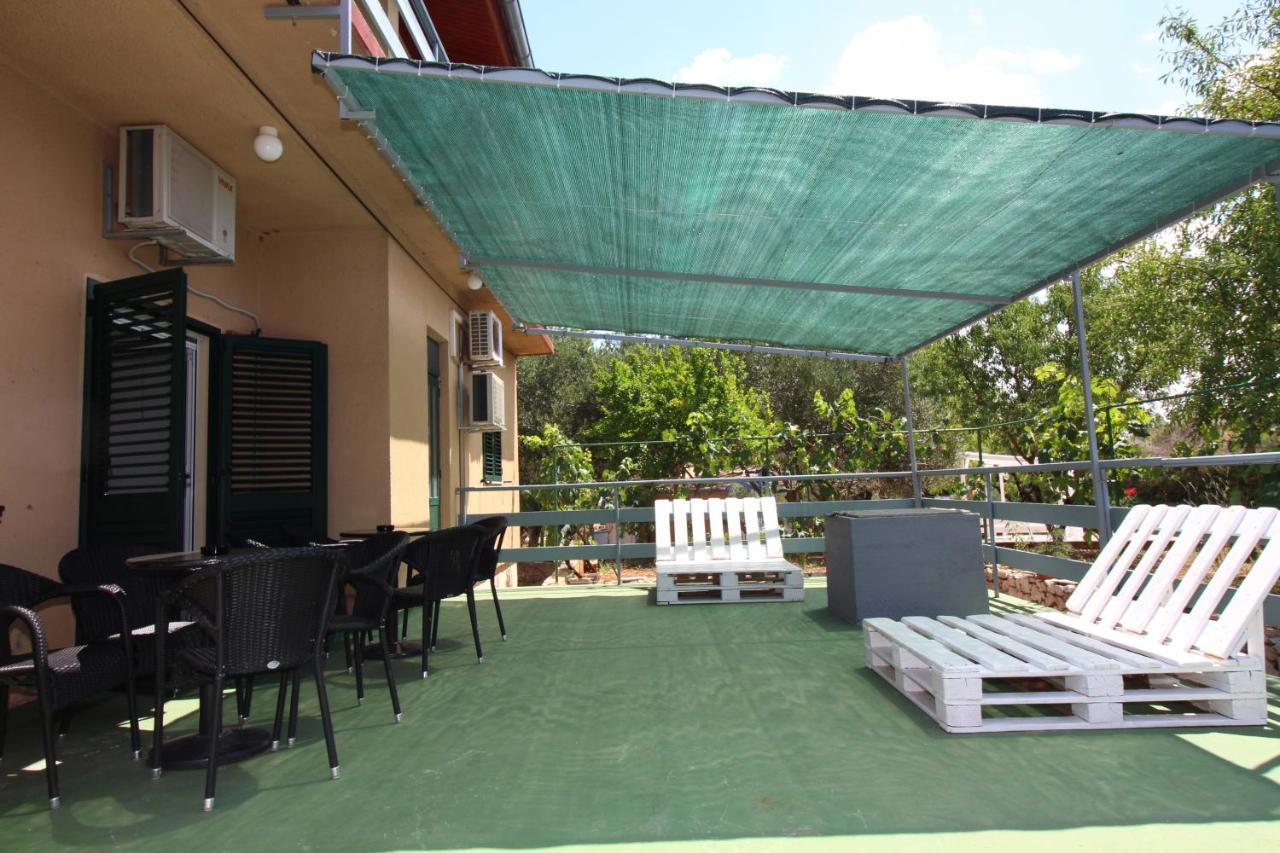 Hostel Marko Tisno Buitenkant foto